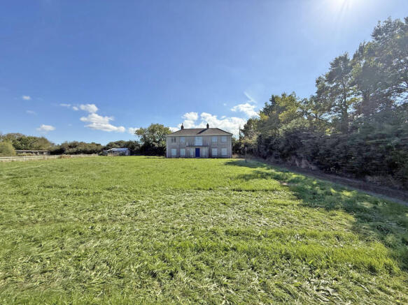 4 bed property, in Lander, £750,000