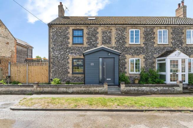 3 bed property, in Globe Street, £300,000