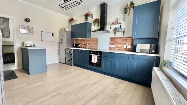 2 bed property, in Pensby Road, £175,000