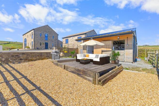 3 bed property, in Skipton Old Road, £680,000