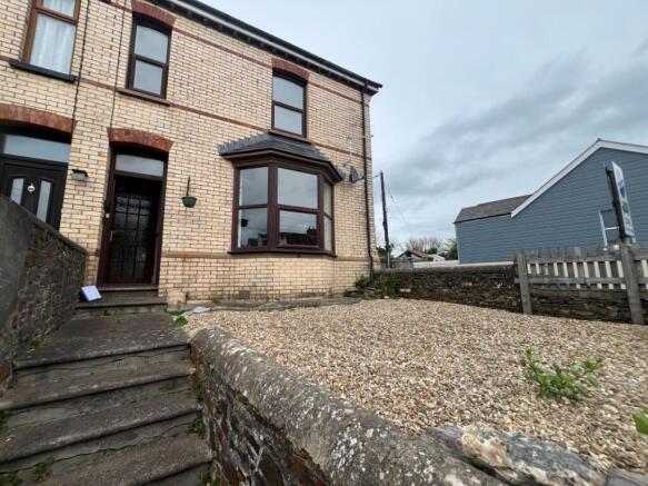 3 bed property, in 78 Clovelly Road, £135,000