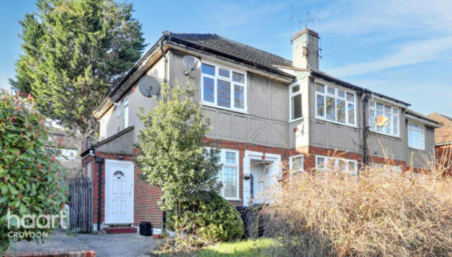 2 bed property, in Brighton Road, £280,000