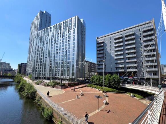 2 bed property, in Affinity Living Riverside, £275,000