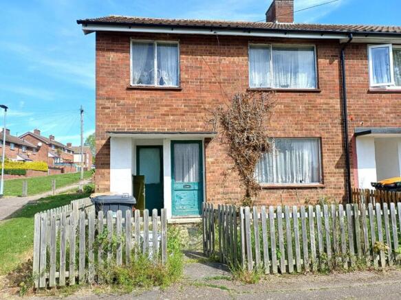 3 bed property, in 54 Meadway, £180,000