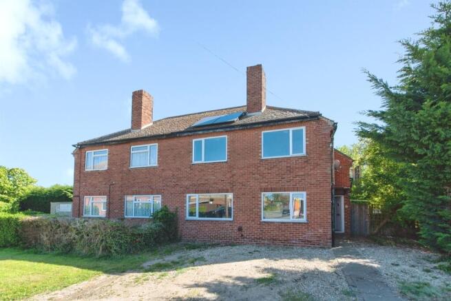 3 bed property, in Rural Avenue, £140,000