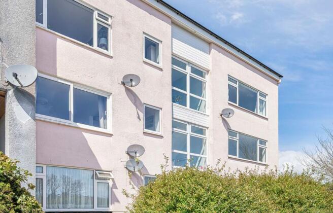 2 bed property, in Bishop Wilfrid Road, £125,000