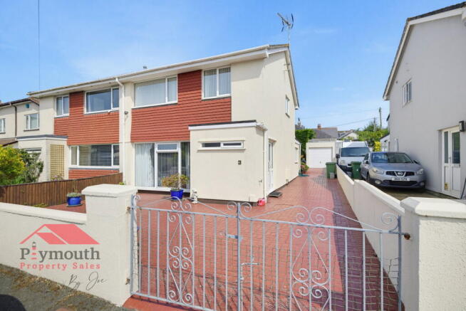 3 bed property, in The Grove, £280,000