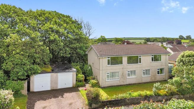 4 bed property, in Trehawke Lane, £450,000