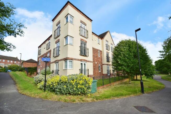 2 bed property, in Queen Mary Rise, £92,500
