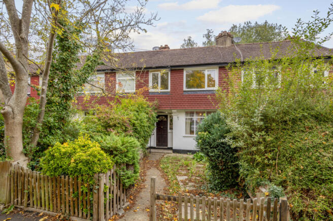 3 bed property, in Elmdene, £430,000