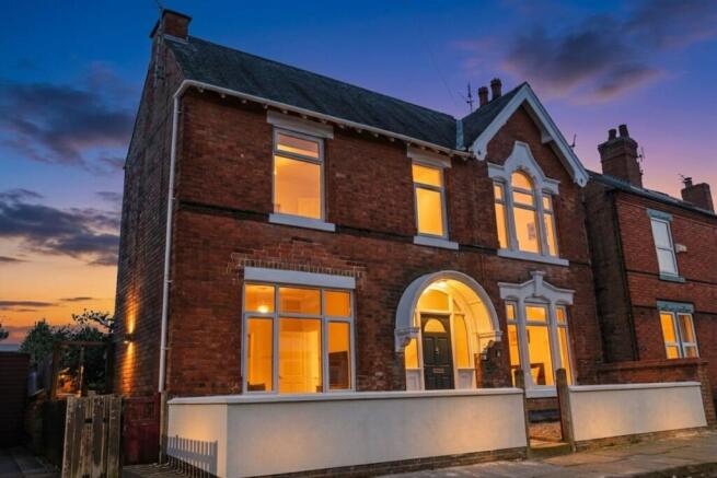 4 bed property, in William Street, £375,000