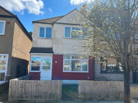 3 bed property, in Beverley Road, £450,000