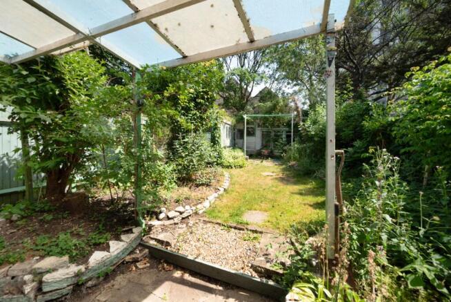 3 bed property, in Garth Road, £550,000