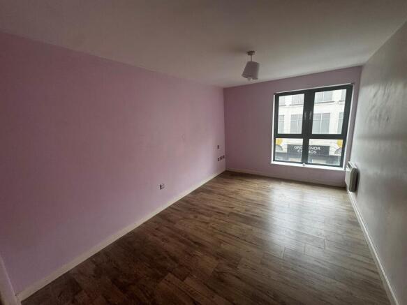 1 bed property, in Queens Dock Avenue, £60,000