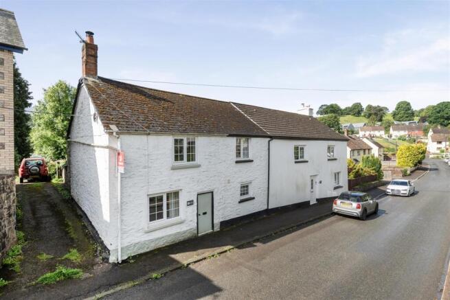 2 bed property, in West Street, £250,000