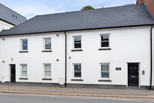 Studio, in Cowley Bridge Road, £132,500