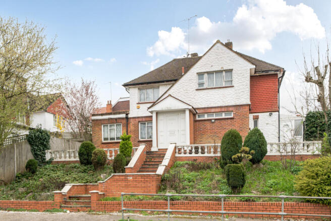 3 bed property, in Netherlands Road, £750,000