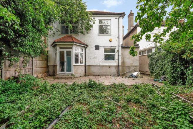 4 bed property, in Burleigh Gardens, £850,000