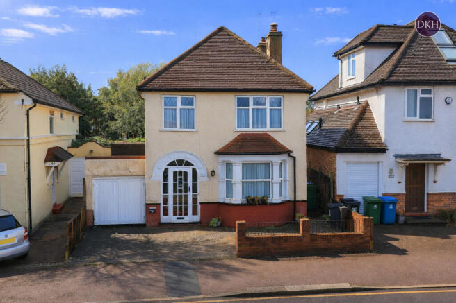 3 bed property, in Bushey Mill Lane, £549,950