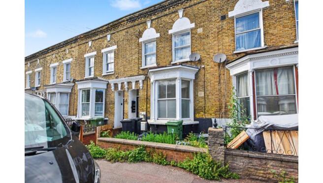 1 bed property, in 7A Billington Road, £270,000