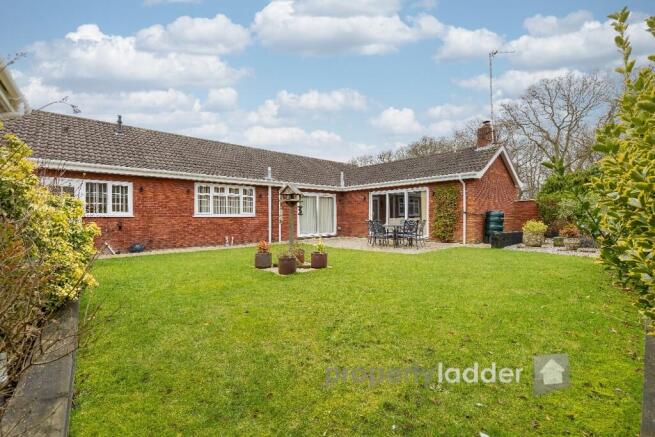4 bed property, in Carrs Hill Close, £575,000