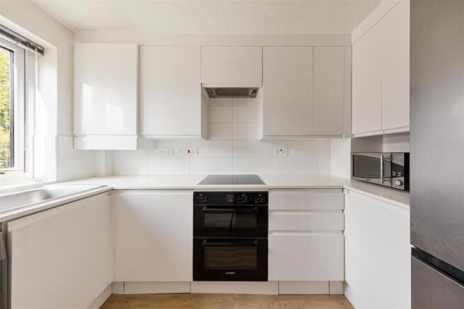 2 bed property, in Grove End, £500,000