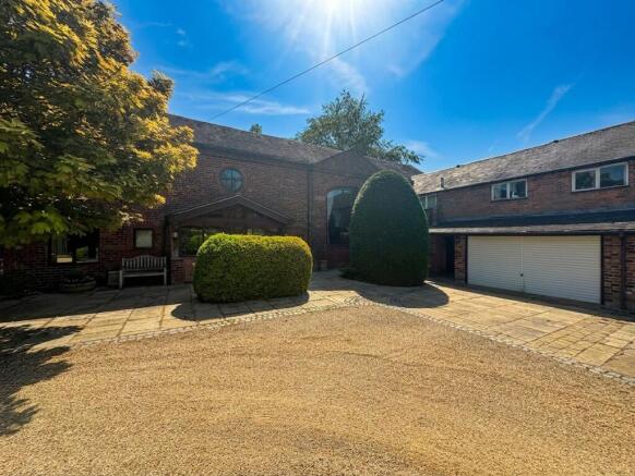4 bed property, in Davenport, £795,000