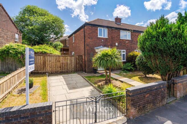 3 bed property, in Newby Road, £170,000