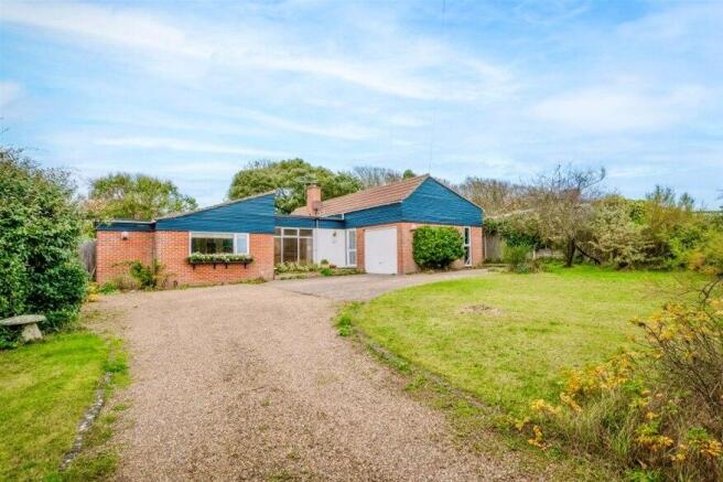 3 bed property, in North End Avenue, £350,000