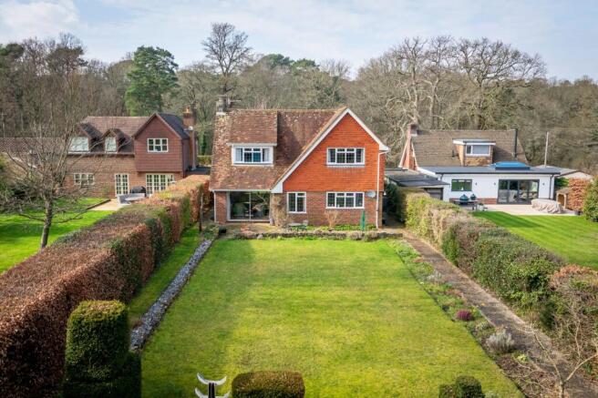 4 bed property, in Haslemere Road, £899,950