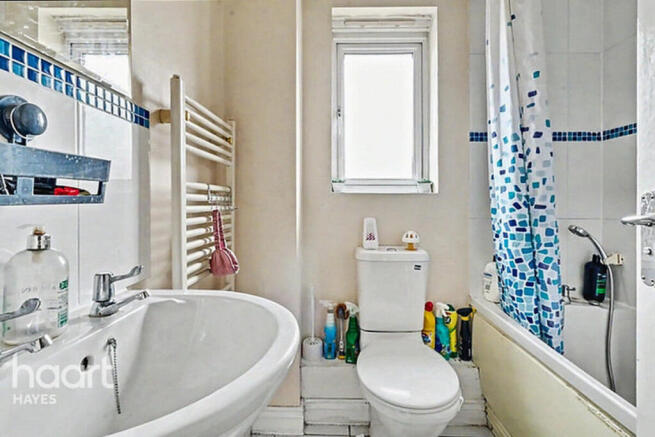 3 bed property, in Nine Acres Close, £450,000