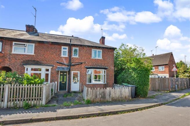 3 bed property, in Charlton Grove, £225,000