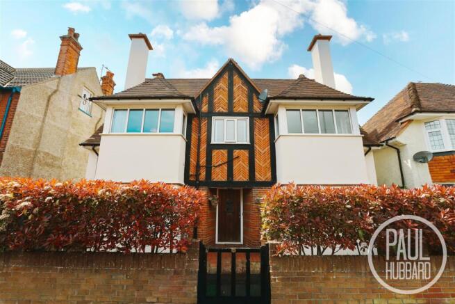 4 bed property, in Corton Road, £425,000