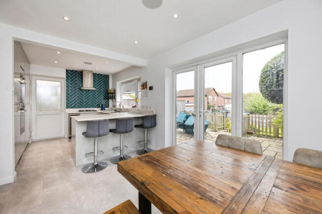 3 bed property, in Collard Road, £375,000