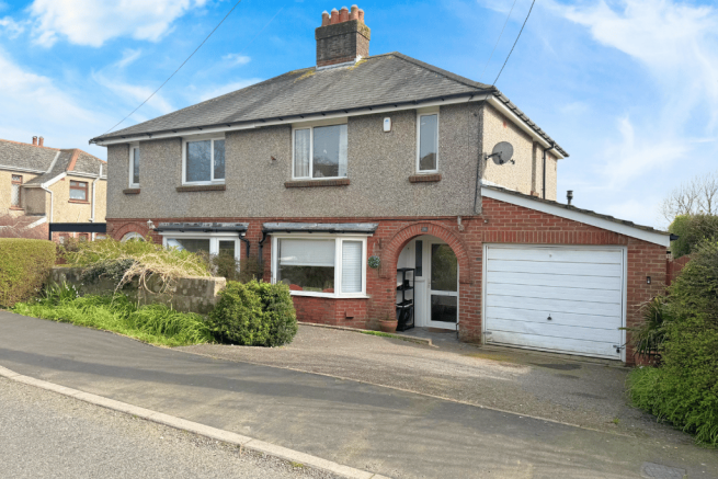 3 bed property, in Wareham Road, £370,000