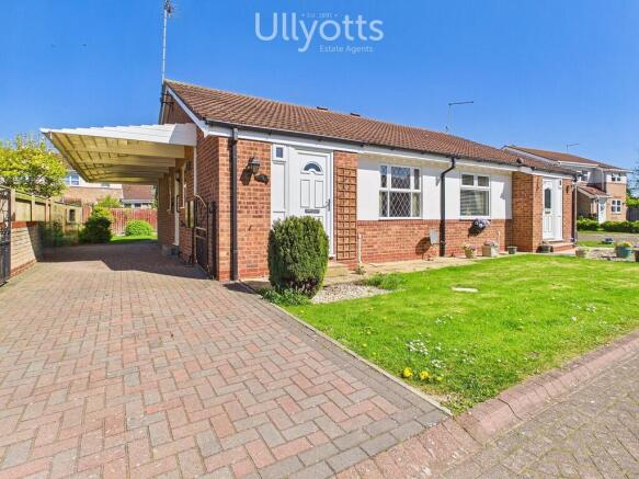 2 bed property, in The Paddocks, £165,000