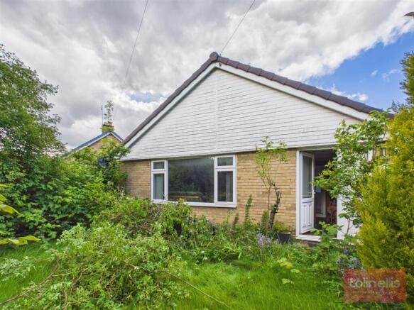 2 bed property, in Racecourse Road, £230,000
