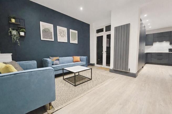 6 bed property, in Bankfield Avenue, £475,000