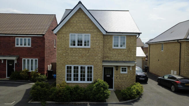 4 bed property, in Carnation Drive, £365,000