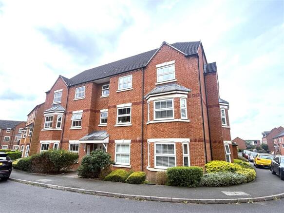2 bed property, in Thames Way, £115,000