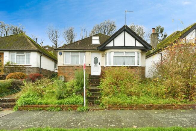 3 bed property, in Eley Crescent, £300,000