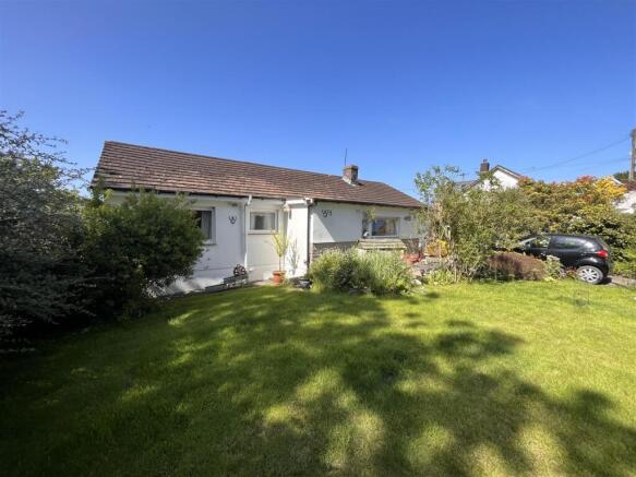4 bed property, in Mydroilyn, £200,000