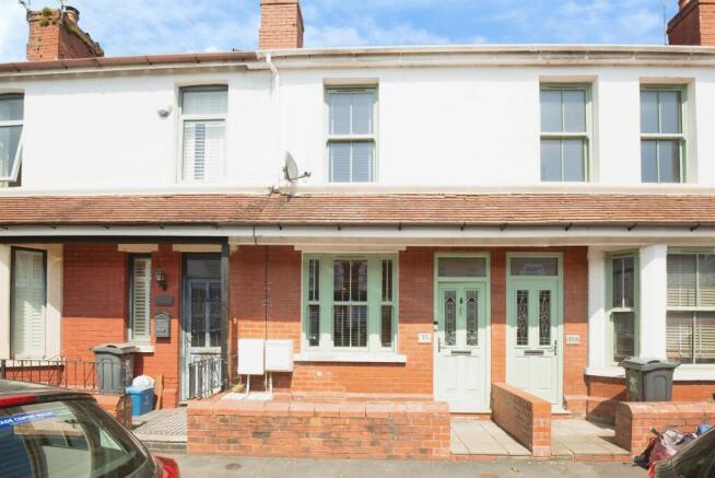 3 bed property, in Hazelhurst Road, £350,000