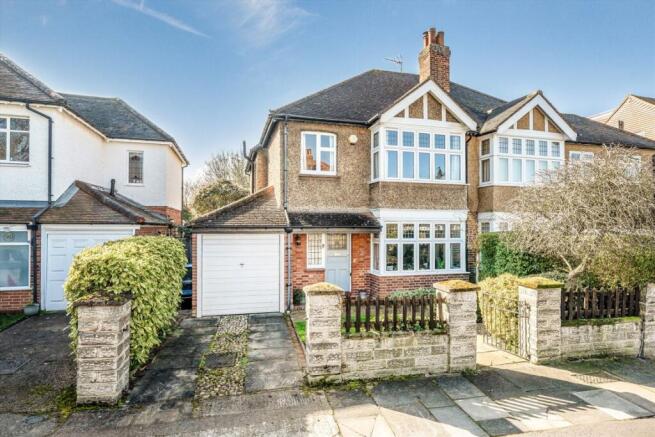 3 bed property, in St. James's Avenue, £1,100,000