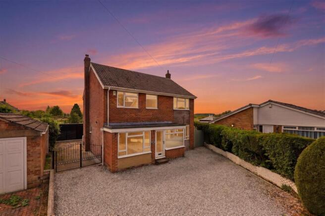 4 bed property, in Morwick Grove, £550,000