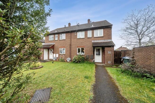 3 bed property, in Rochford Gardens, £349,999