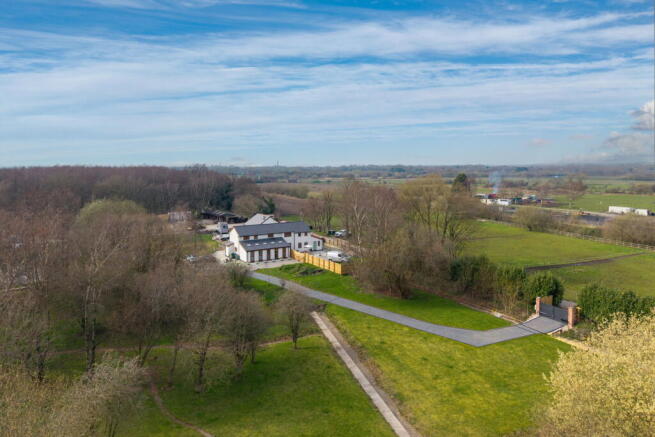4 bed property, in Great Moss Road, £995,000