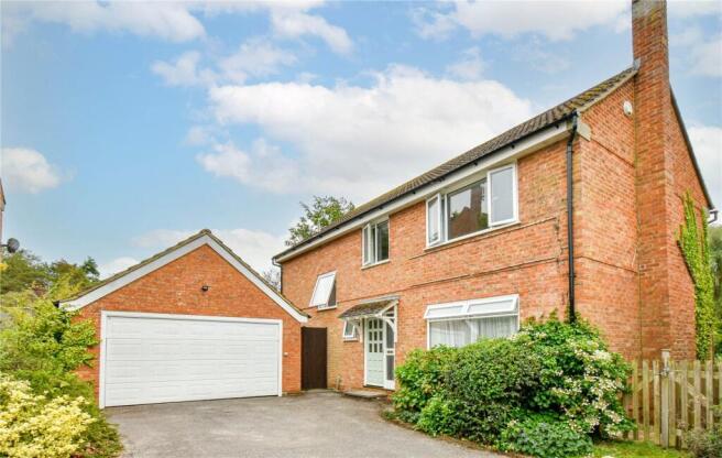 4 bed property, in The Paddocks, £800,000