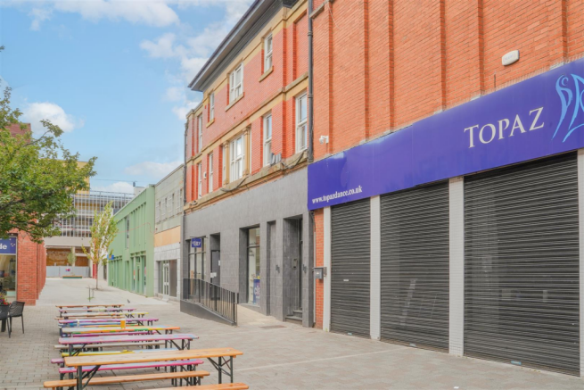 1 bed property, in The Bank, £70,000