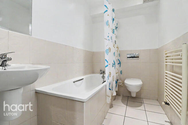 1 bed property, in John Street, £115,000